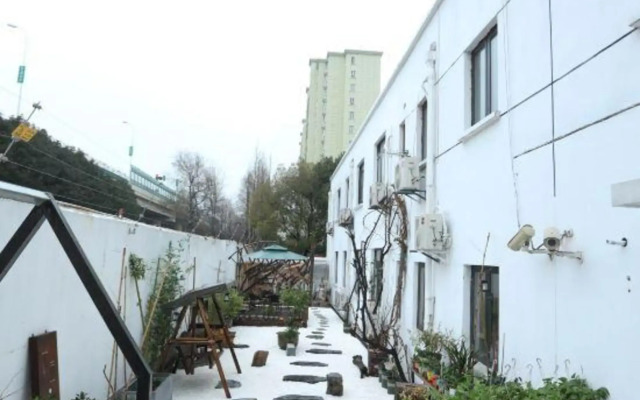 Changqiu International Youth Hostel (Shanghai Hongqiao International Exhibition Center)