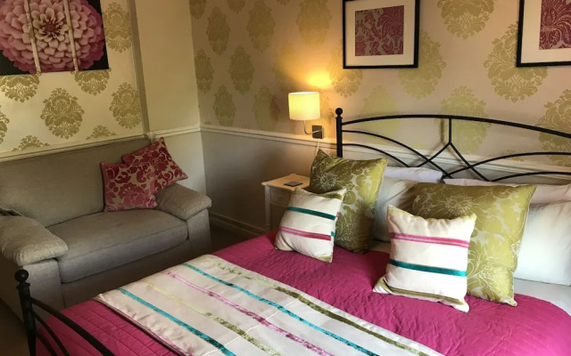 Hollies Guest House