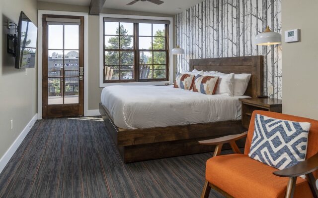 Ski Inn Taphouse Hotel