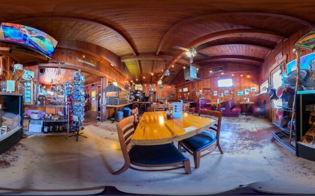 Gena's Sierra Inn & Restaurant