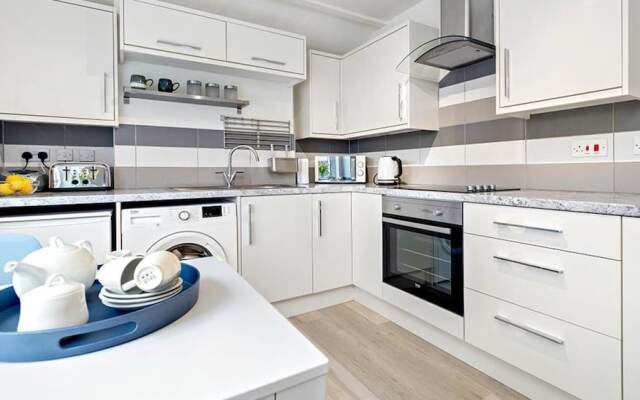 Gwylan Apartment in Penrhyn Bay, Modern and Beautifully Presented