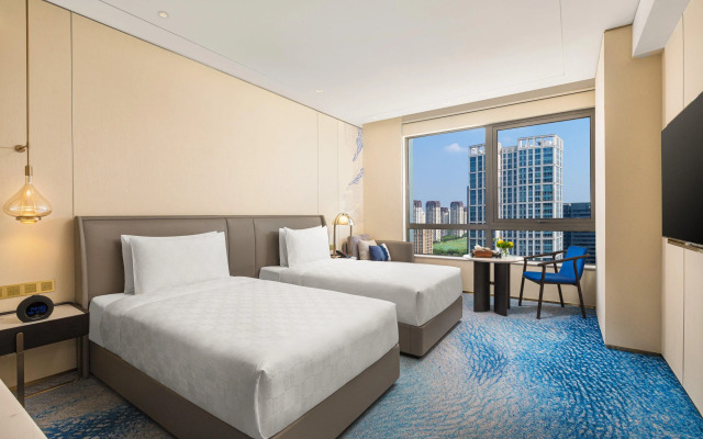 HUALUXE Shanghai Changfeng Park by IHG