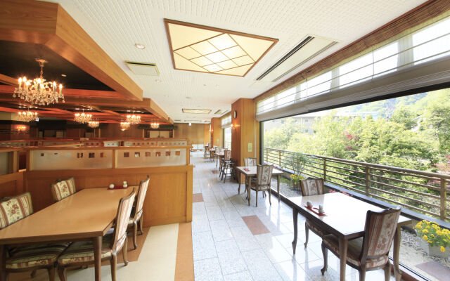 Ryotei Hanayura Ryokan