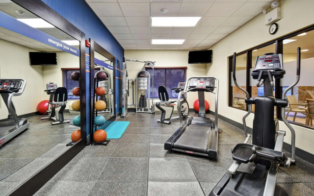 Hampton Inn & Suites Detroit-Canton