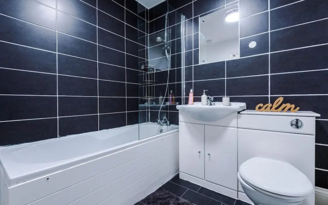 Lovely 4 Bed/ Monthly Discount/ Bottle