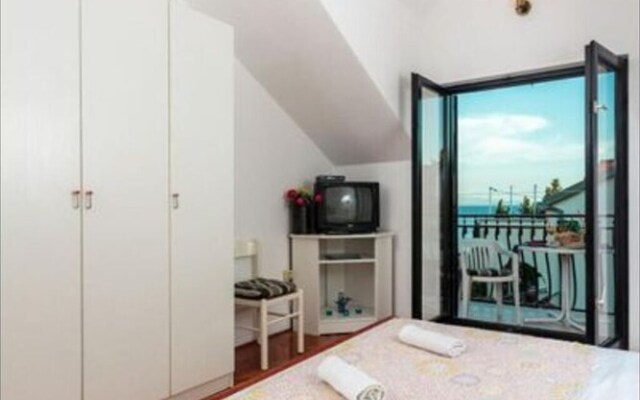 Exquisite Apartment With Balcony and Sea View