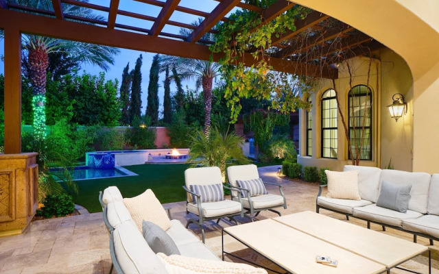 Luxe Poolside Paradise-pool & Spa-vanity Station