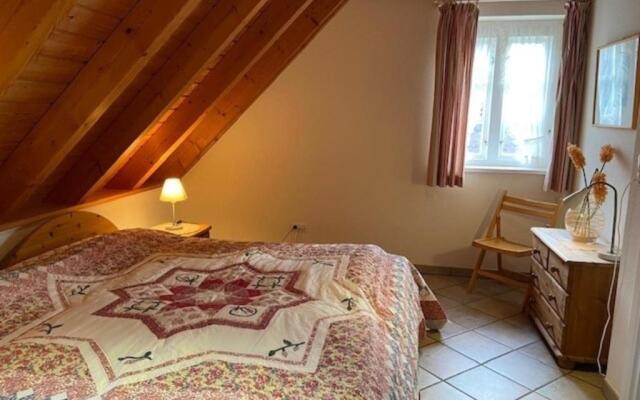 Strandstraße 28, Haushälfte links