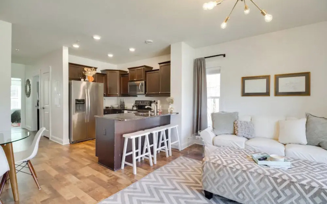 Walkable Lynchburg Condo w/ Private Balcony