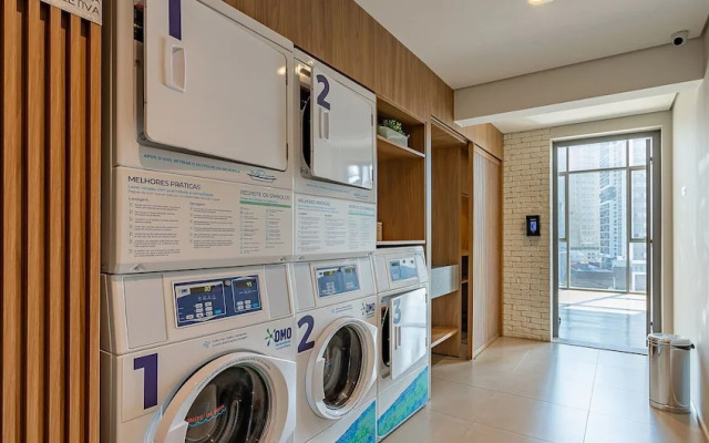 HMO - Full-length Studios in Building c/ Pool