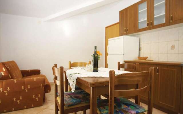 Nice Apartment in Jadrtovac With 1 Bedrooms