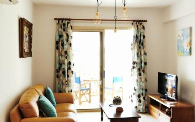 Escape and relax cozy apartment in Pafos!