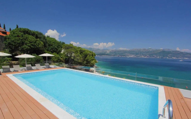 Kalamota Beach House