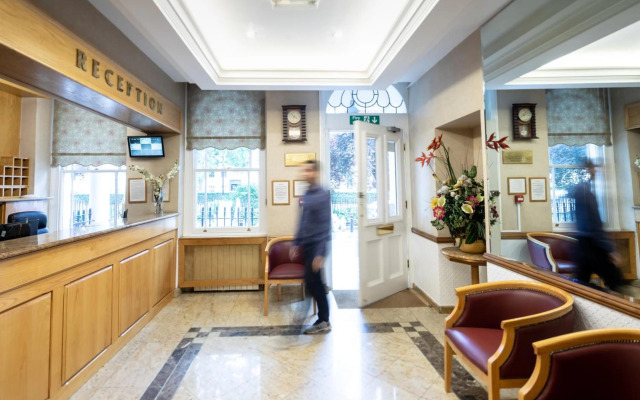 Nayland Hotel
