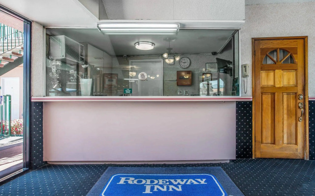 Rodeway Inn near Melrose Ave