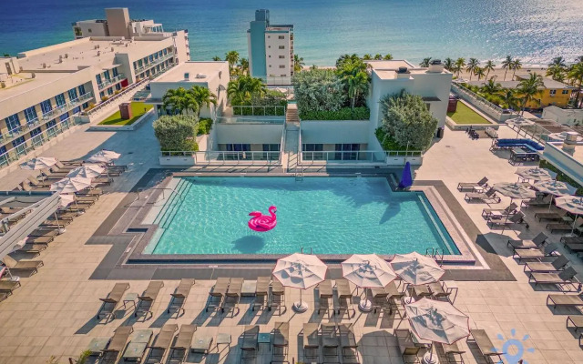 2BR Apartment With Rooftop Pool
