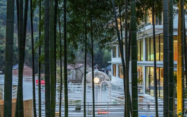 Yaojia｜Township see cloud bamboo Valley river hot spring guest house