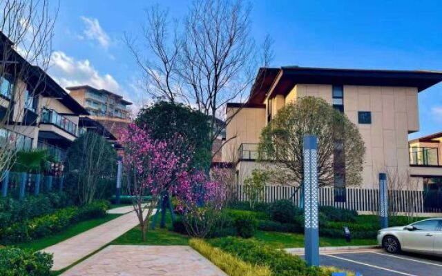 FuXian Lake Holiday House