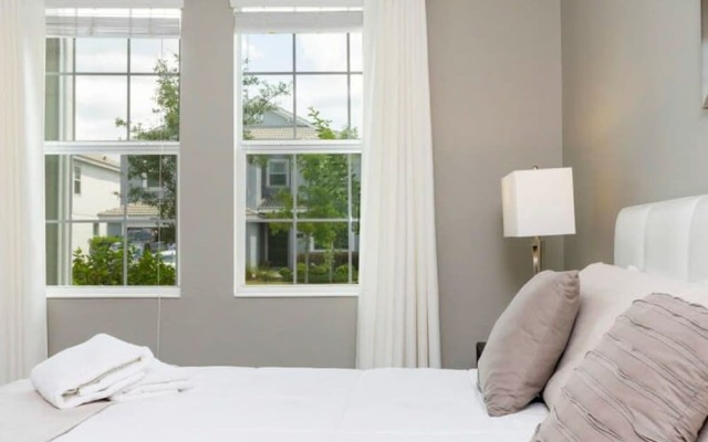 8912 Amazing 6BD Home