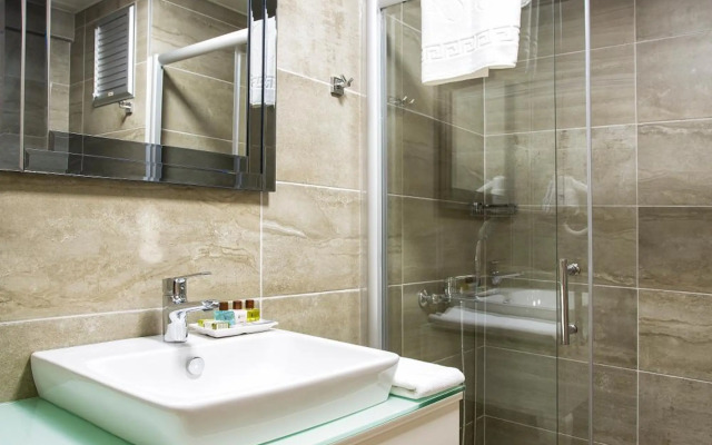 Perla Arya Hotel