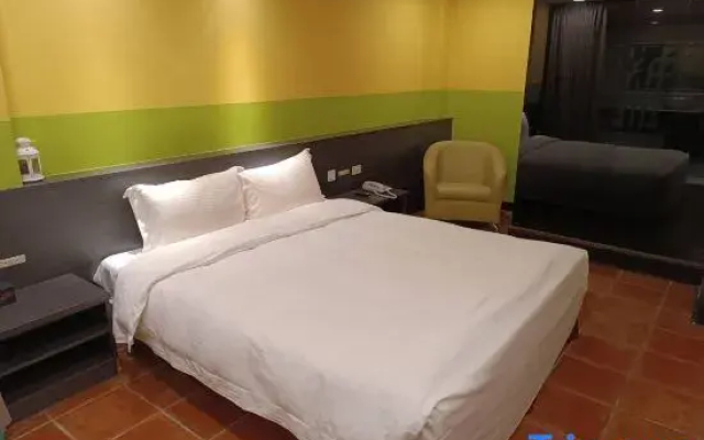 Eiffel Motel