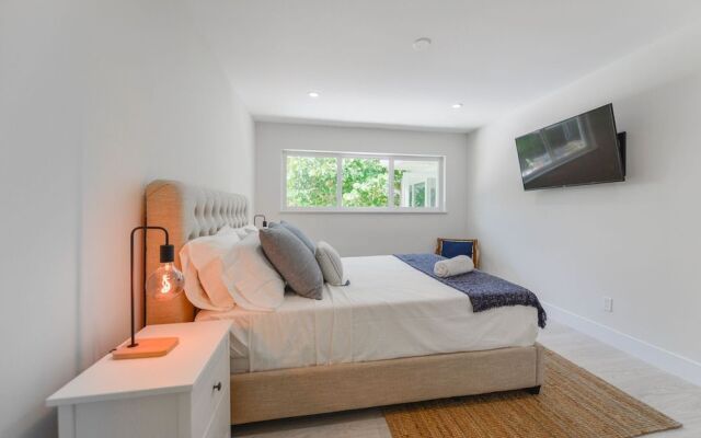 Amazing renovated home close to the Bay