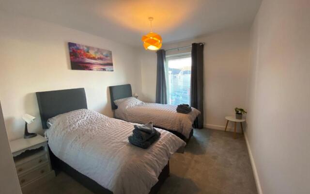 The Duplex Nairn- Spacious 3 Bedroom with sunny balcony