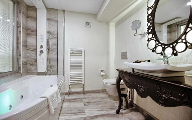 Demonti Otel