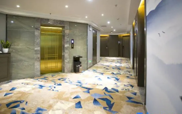 Starway Hotel (Ji'an People's Square)