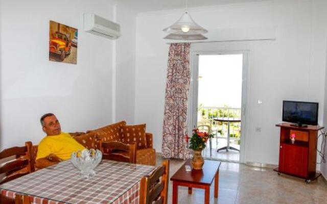 Amoudi Studios Apartments Hotel