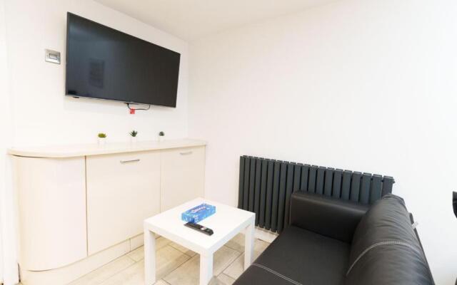 Am to Pm Apartments