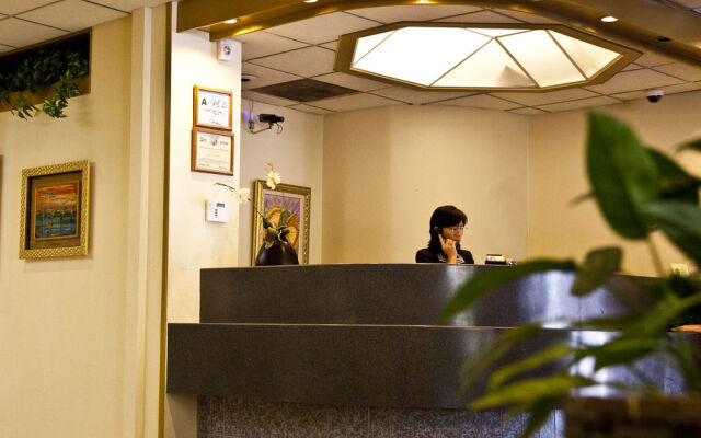 Golden Green Hotel - Charlotte
