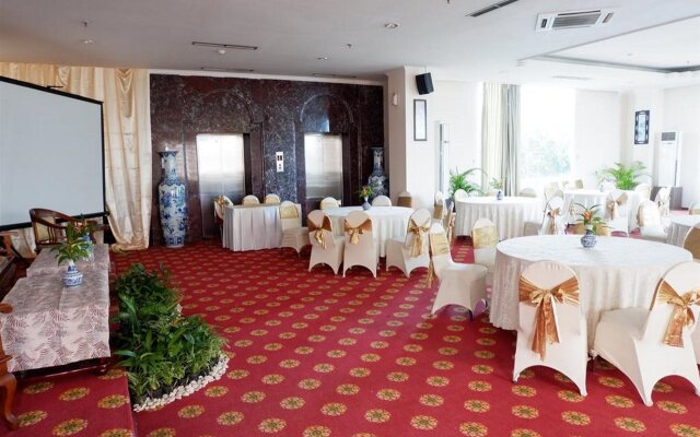 Hotel Grand Tiga Mustika