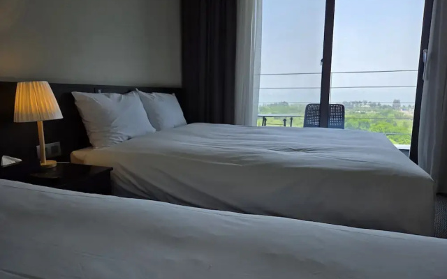 Riviera Hotel Yeongjong