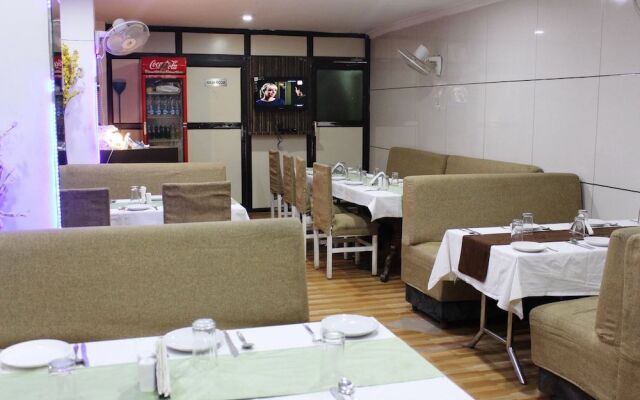 OYO 2862 Hotel Kanha Continental