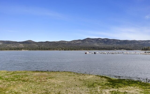 055 - Lakefront Ski Getaway