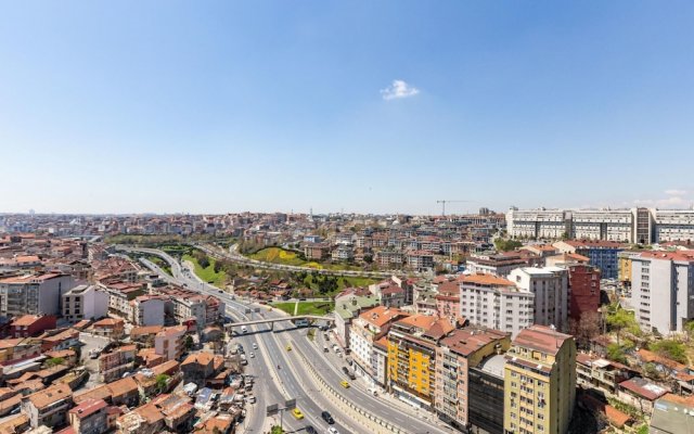 Cozy Flat With City View and Balcony in Sisli