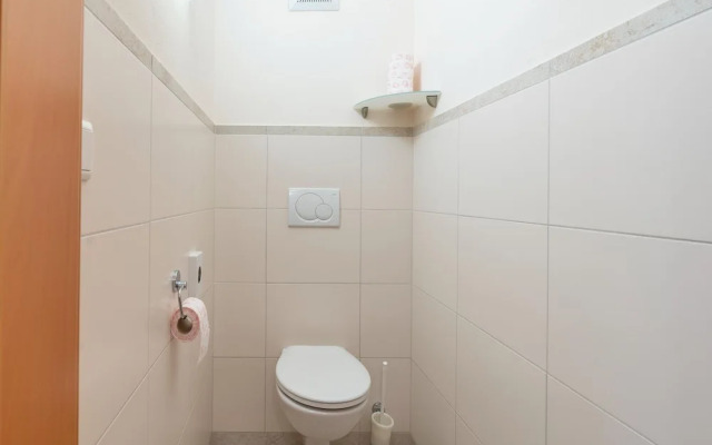 Cozy Garden Apartment Near Ski