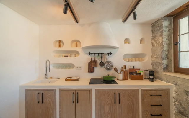 Izz Getaway – Adults Only