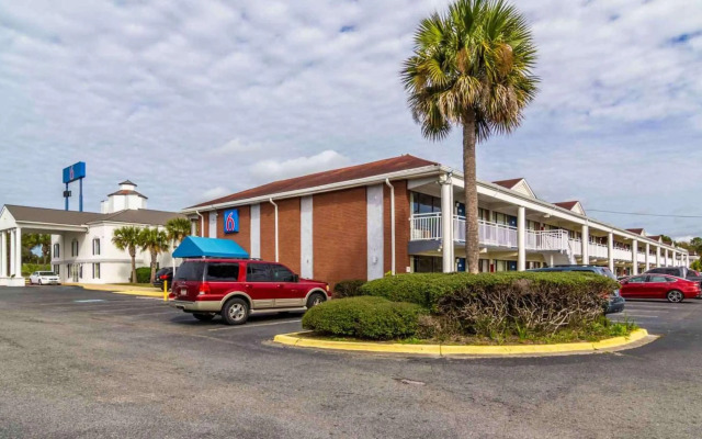 Motel 6 Brunswick, GA