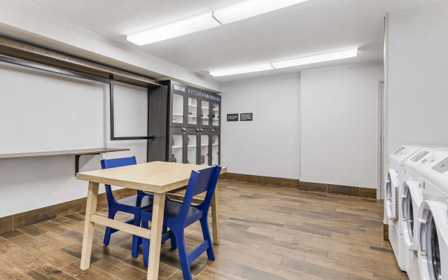 Sonesta Simply Suites Baltimore BWI Airport