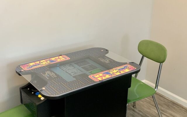 Rotties' 2 Bedroom Home by RedAwning