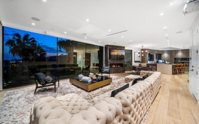 Modern Smart Home With Spectacular Views