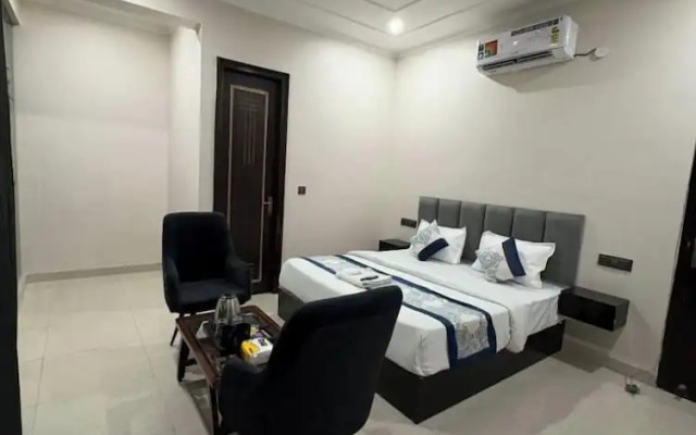 Radiant Blu Hotels Sector 70