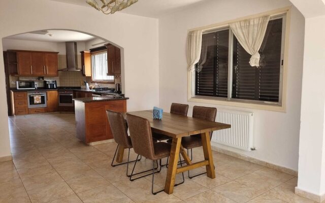 Impeccable 3-bed Villa in Tala - Paphos