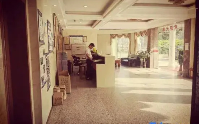 Jinqiao Hotel