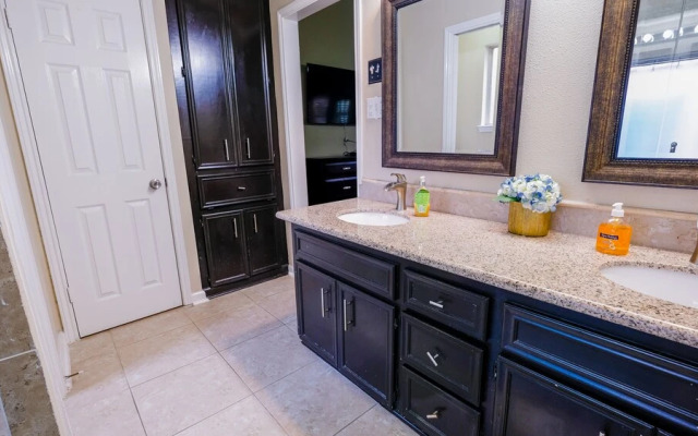 3Bdrm 2.5Bath 6Beds - Pool House