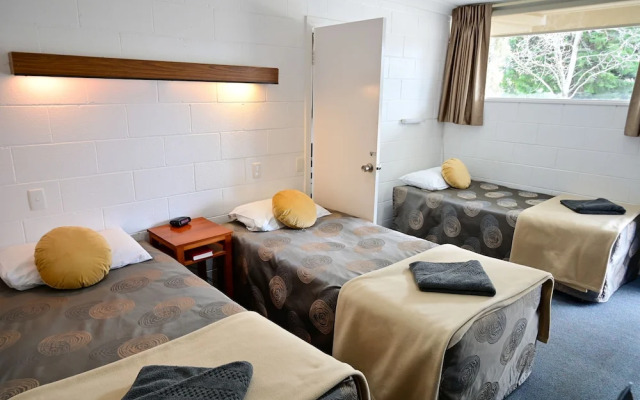 Byer Fountain Motor Inn, Holbrook