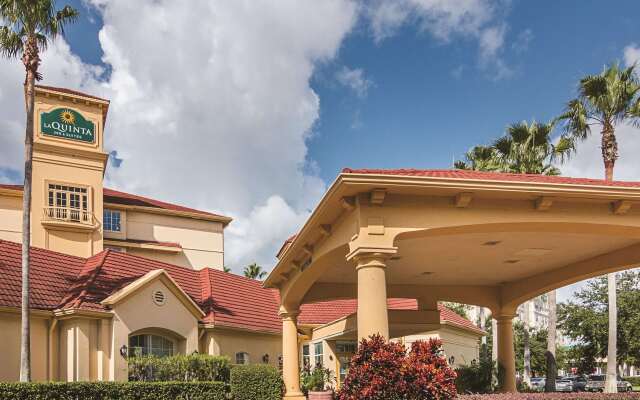 La Quinta Inn & Suites by Wyndham Orlando Airport North