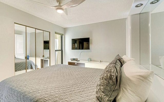 1 Mi to Siesta Beach: Bayfront Condo w/ Pool!